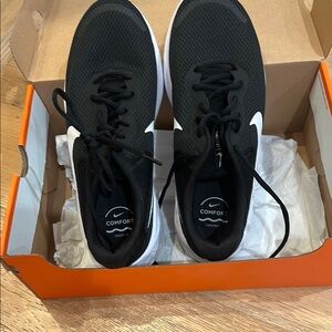 Nike Black and White Athletic Shoes with Cushioned Soles
